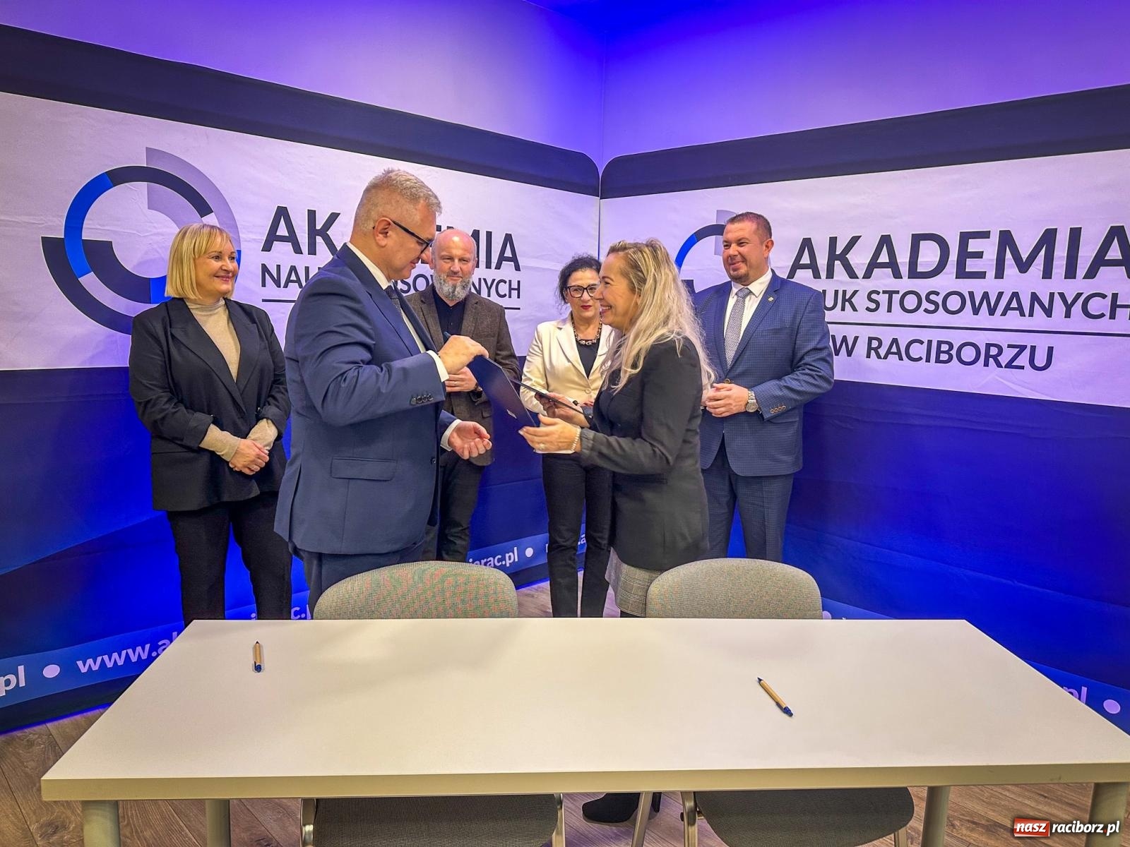 Zdjęcie w galerii na portalu naszraciborz.pl: Zawiązano współpracę Akademii Nauk Stosowanych z Zamkiem Piastowskim wiadomości z regionu