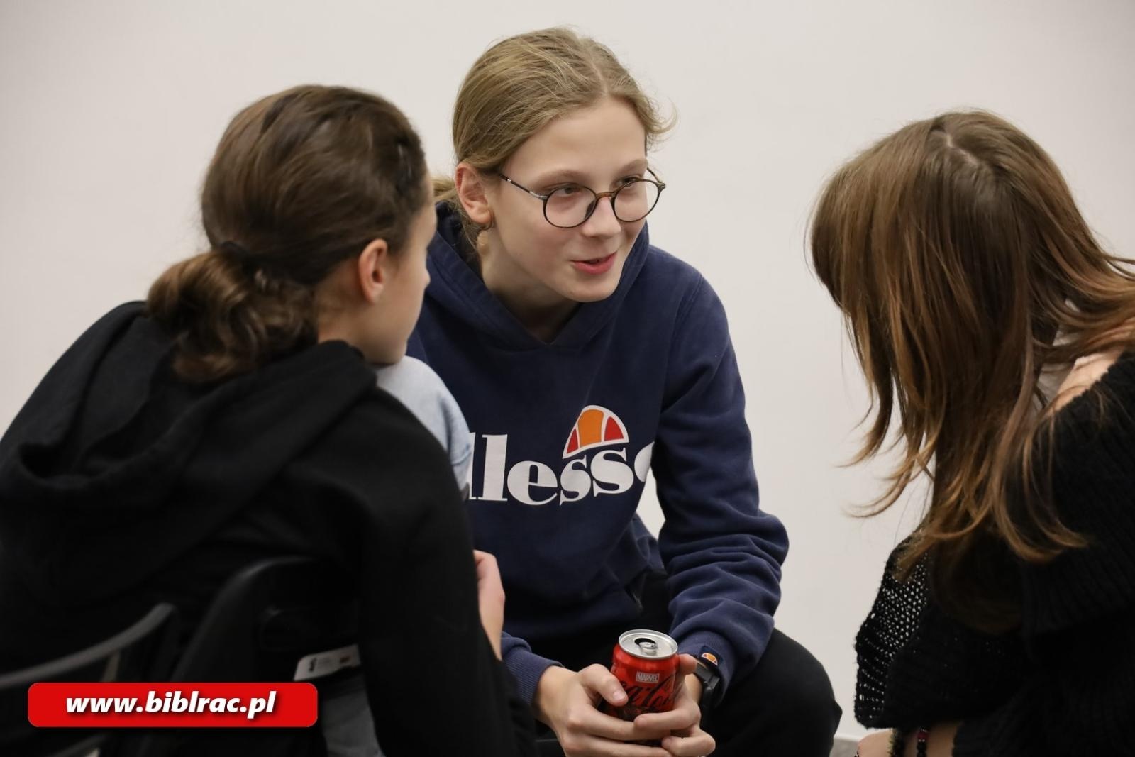 Zdjęcie w galerii na portalu naszraciborz.pl: Dlaczego czytamy - warsztaty z tworzenia podcastu w bibliotece wiadomości z regionu
