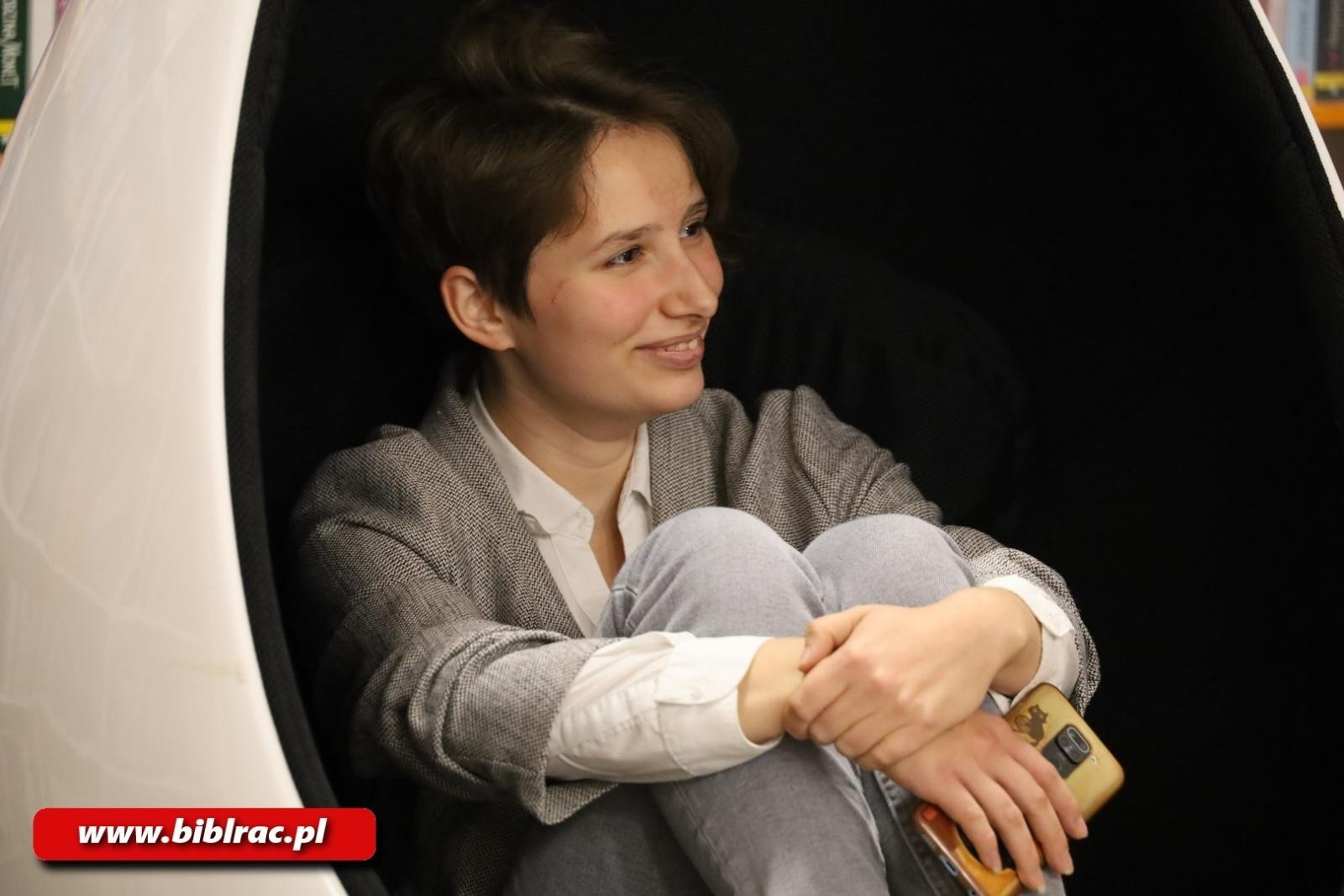 Zdjęcie w galerii na portalu naszraciborz.pl: Dlaczego czytamy - warsztaty z tworzenia podcastu w bibliotece wiadomości z regionu