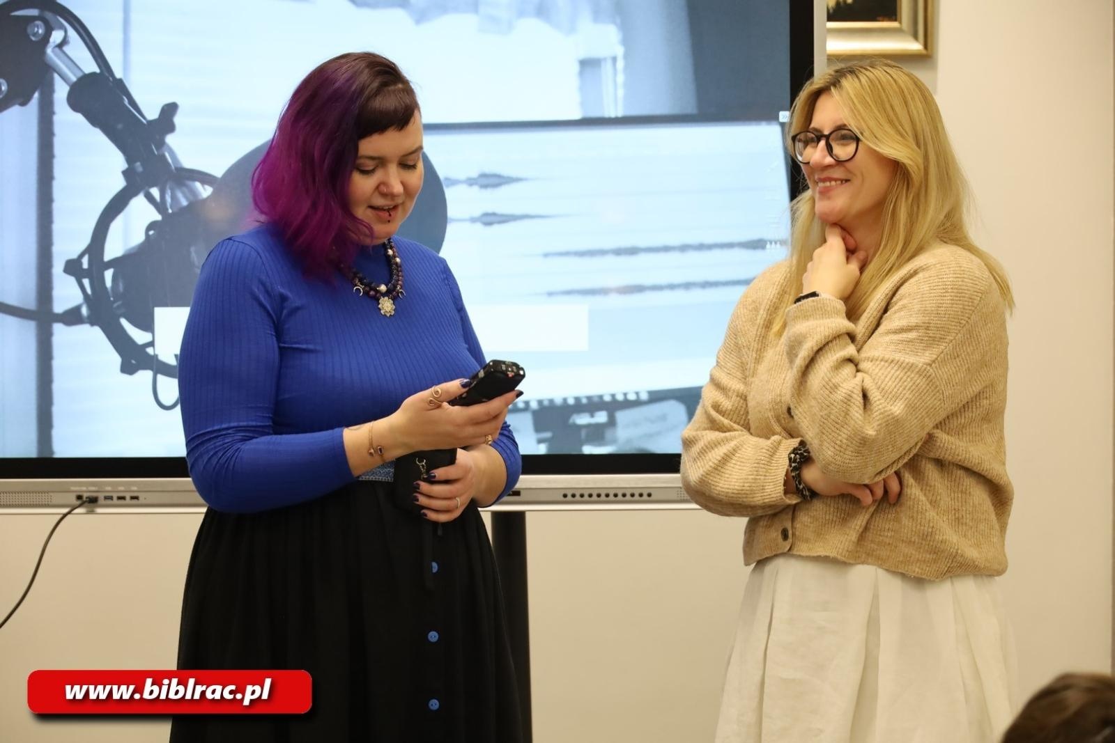 Zdjęcie w galerii na portalu naszraciborz.pl: Dlaczego czytamy - warsztaty z tworzenia podcastu w bibliotece wiadomości z regionu