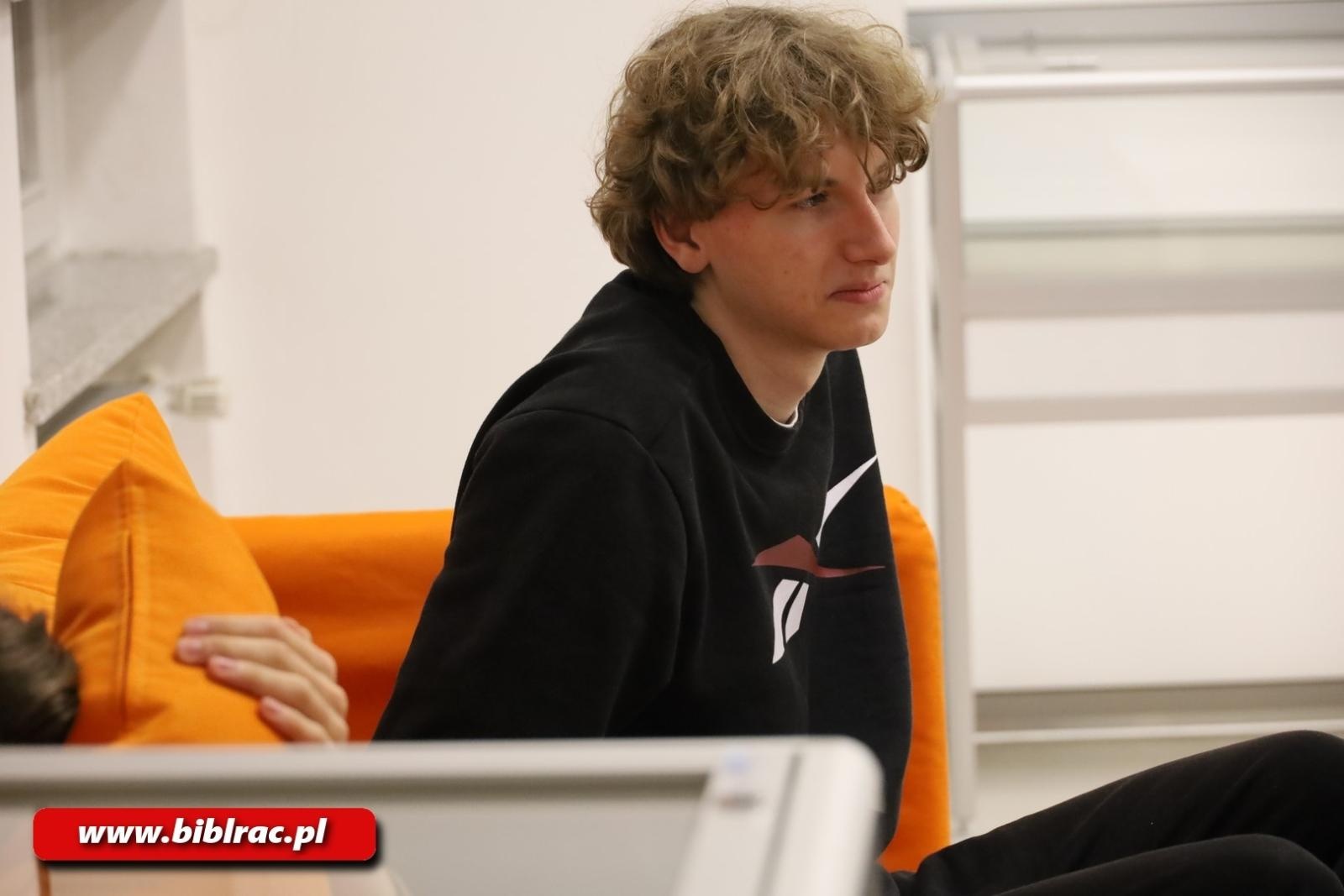 Zdjęcie w galerii na portalu naszraciborz.pl: Dlaczego czytamy - warsztaty z tworzenia podcastu w bibliotece wiadomości z regionu