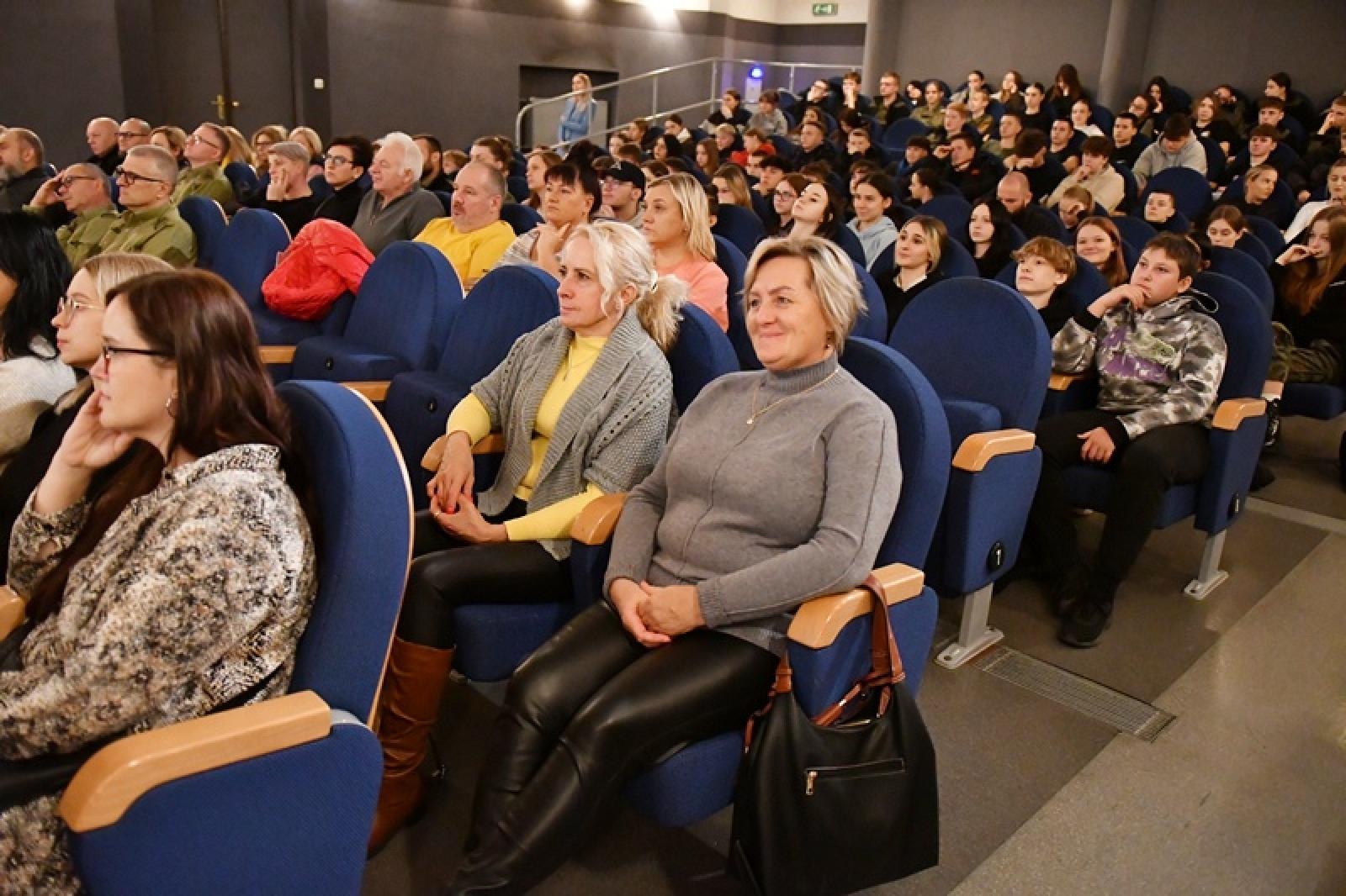 Zdjęcie w galerii na portalu naszraciborz.pl: Powrót Generała. Premiera filmowa w Strzesze wiadomości z regionu