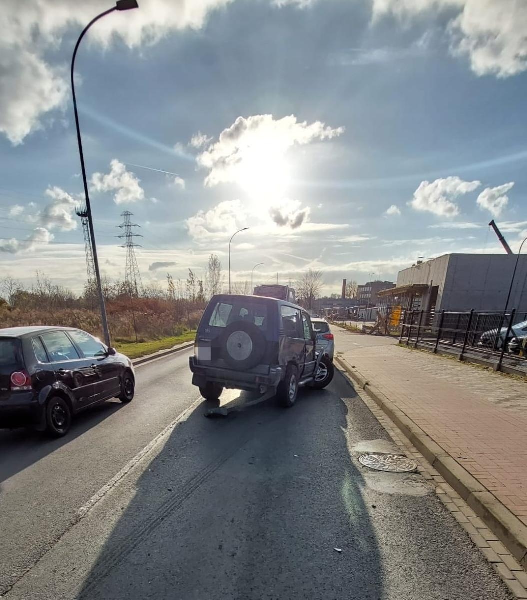 Zdjęcie w galerii na portalu naszraciborz.pl: W trakcie cofania doprowadził do zderzenia wiadomości z regionu