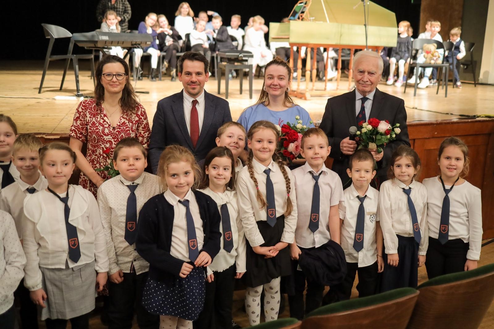 Zdjęcie w galerii na portalu naszraciborz.pl: Klawesyn - potomek harfy, poprzednik fortepianu - kolejnym bohaterem koncertów umuzykalniających wiadomości z regionu