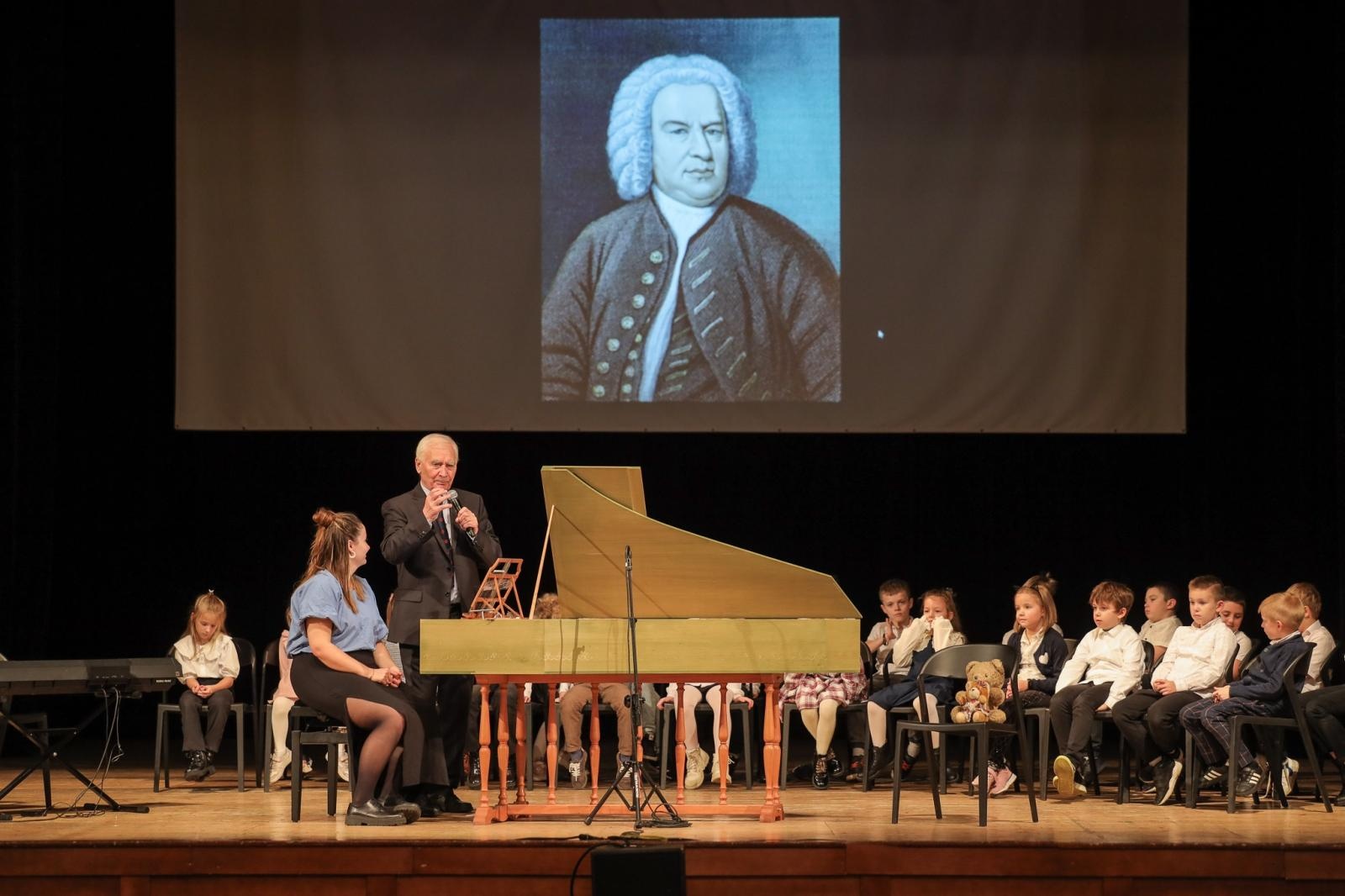 Zdjęcie w galerii na portalu naszraciborz.pl: Klawesyn - potomek harfy, poprzednik fortepianu - kolejnym bohaterem koncertów umuzykalniających wiadomości z regionu