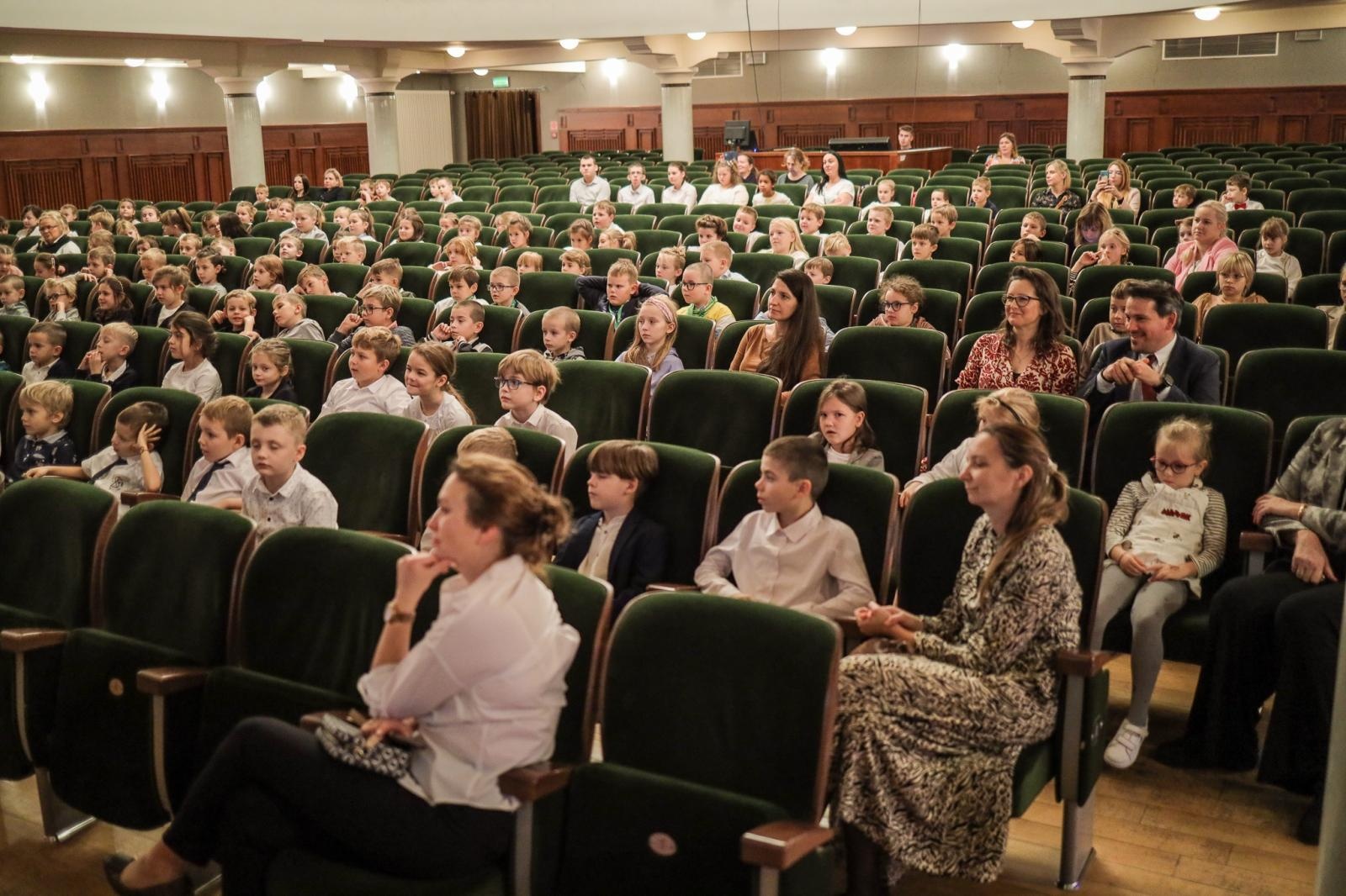 Zdjęcie w galerii na portalu naszraciborz.pl: Klawesyn - potomek harfy, poprzednik fortepianu - kolejnym bohaterem koncertów umuzykalniających wiadomości z regionu