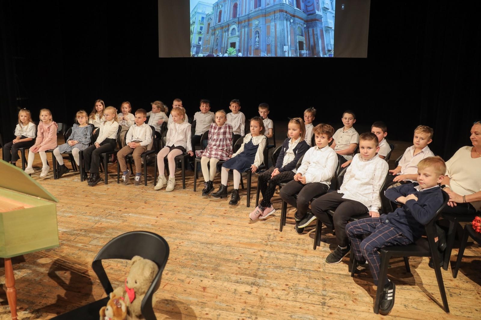 Zdjęcie w galerii na portalu naszraciborz.pl: Klawesyn - potomek harfy, poprzednik fortepianu - kolejnym bohaterem koncertów umuzykalniających wiadomości z regionu