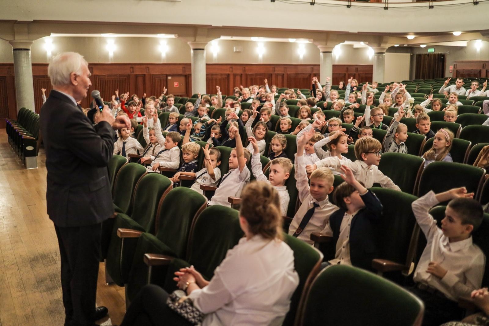 Zdjęcie w galerii na portalu naszraciborz.pl: Klawesyn - potomek harfy, poprzednik fortepianu - kolejnym bohaterem koncertów umuzykalniających wiadomości z regionu