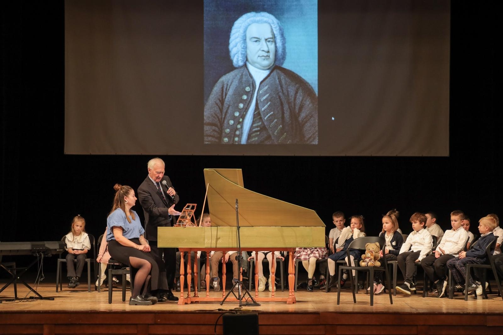 Zdjęcie w galerii na portalu naszraciborz.pl: Klawesyn - potomek harfy, poprzednik fortepianu - kolejnym bohaterem koncertów umuzykalniających wiadomości z regionu