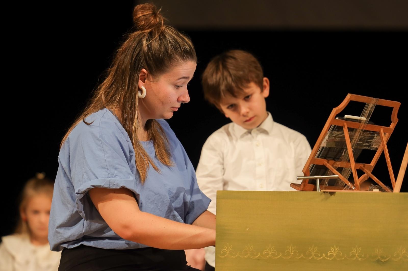 Zdjęcie w galerii na portalu naszraciborz.pl: Klawesyn - potomek harfy, poprzednik fortepianu - kolejnym bohaterem koncertów umuzykalniających wiadomości z regionu