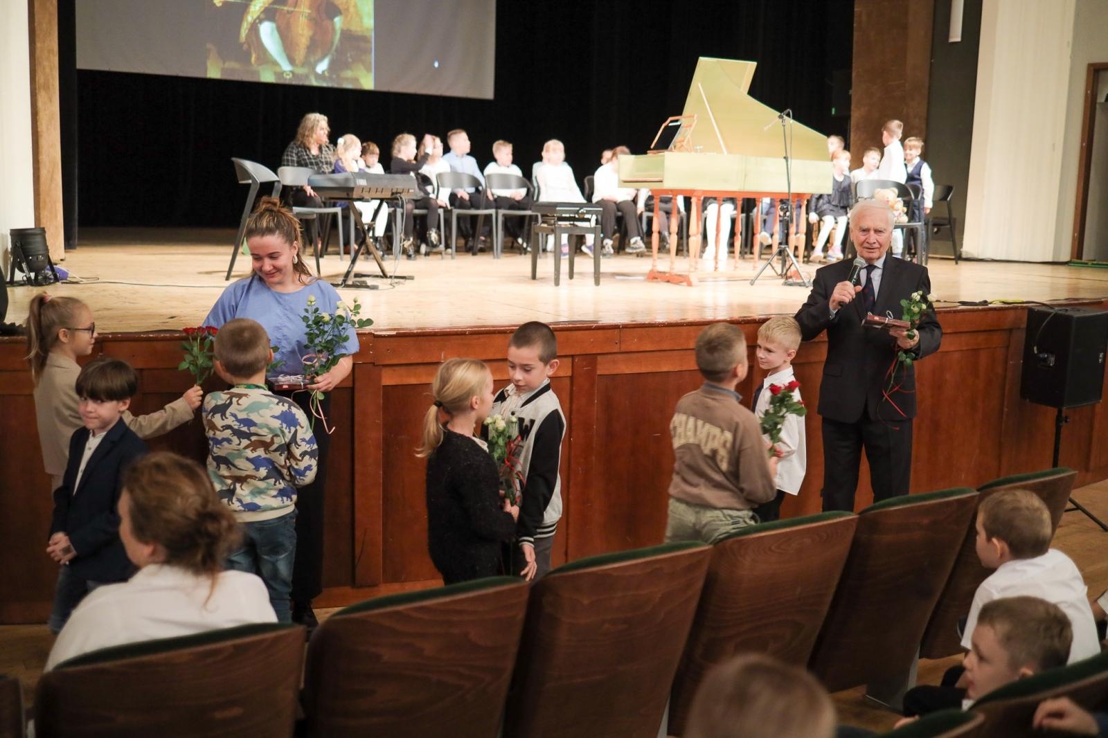 Zdjęcie w galerii na portalu naszraciborz.pl: Klawesyn - potomek harfy, poprzednik fortepianu - kolejnym bohaterem koncertów umuzykalniających wiadomości z regionu