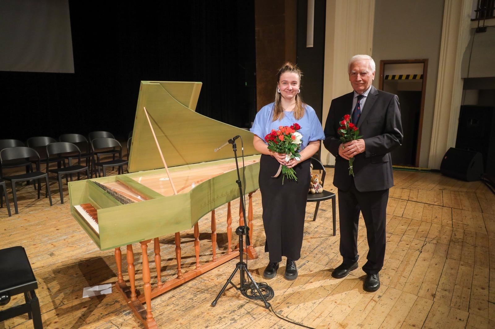 Zdjęcie w galerii na portalu naszraciborz.pl: Klawesyn - potomek harfy, poprzednik fortepianu - kolejnym bohaterem koncertów umuzykalniających wiadomości z regionu