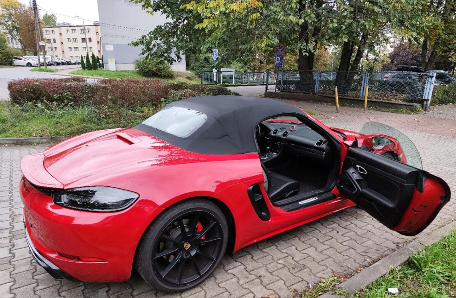 Zdjęcie w galerii na portalu naszraciborz.pl: Wysyp okazji w Urzędzie Skarbowym w Będzinie. Porsche, Harley, quad i nieruchomość wiadomości z regionu