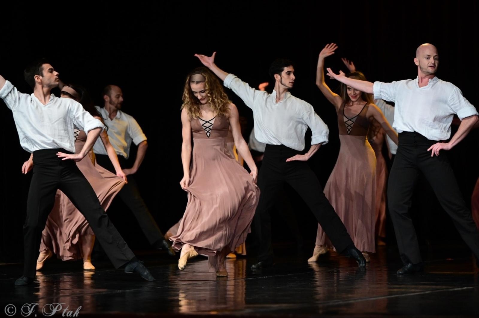 Zdjęcie w galerii na portalu naszraciborz.pl: Grek Zorba w wykonaniu Sofia Opera Ballet oczarował Racibórz wiadomości z regionu