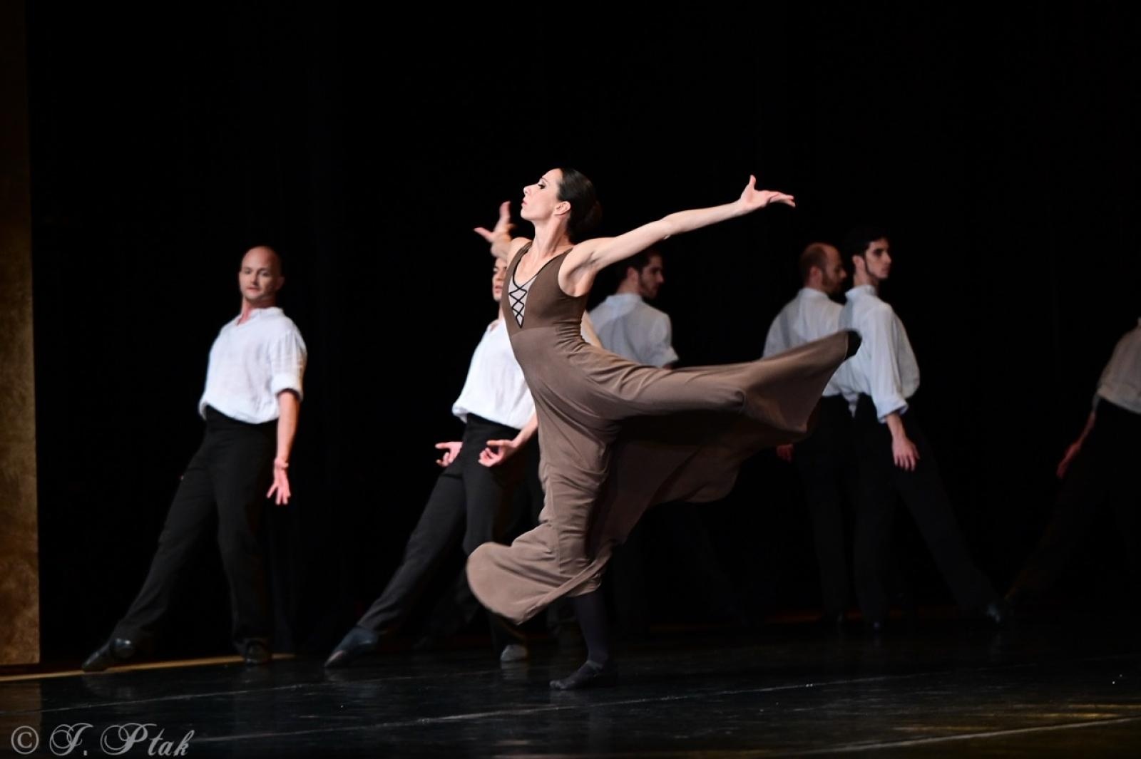 Zdjęcie w galerii na portalu naszraciborz.pl: Grek Zorba w wykonaniu Sofia Opera Ballet oczarował Racibórz wiadomości z regionu