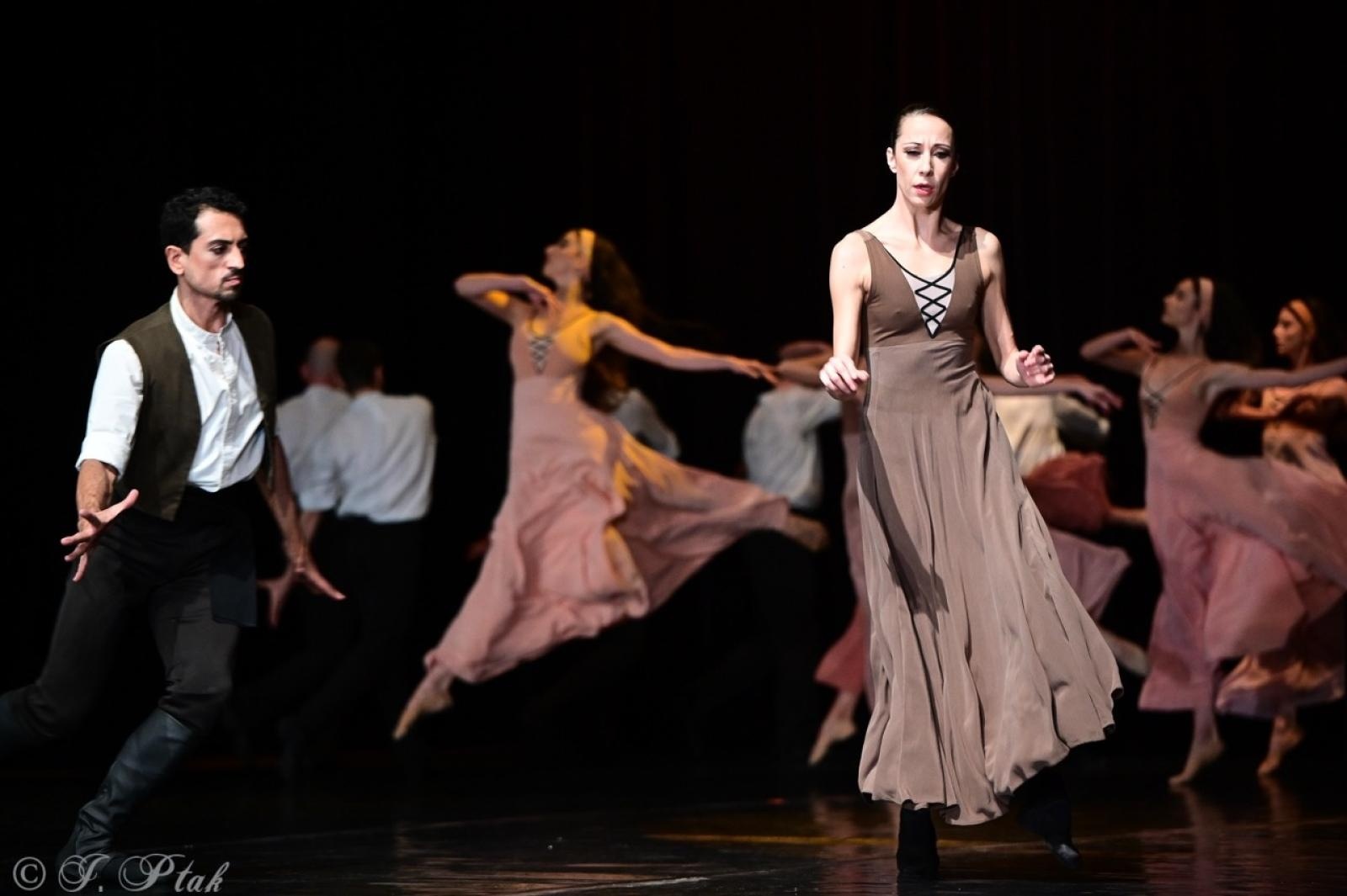 Zdjęcie w galerii na portalu naszraciborz.pl: Grek Zorba w wykonaniu Sofia Opera Ballet oczarował Racibórz wiadomości z regionu