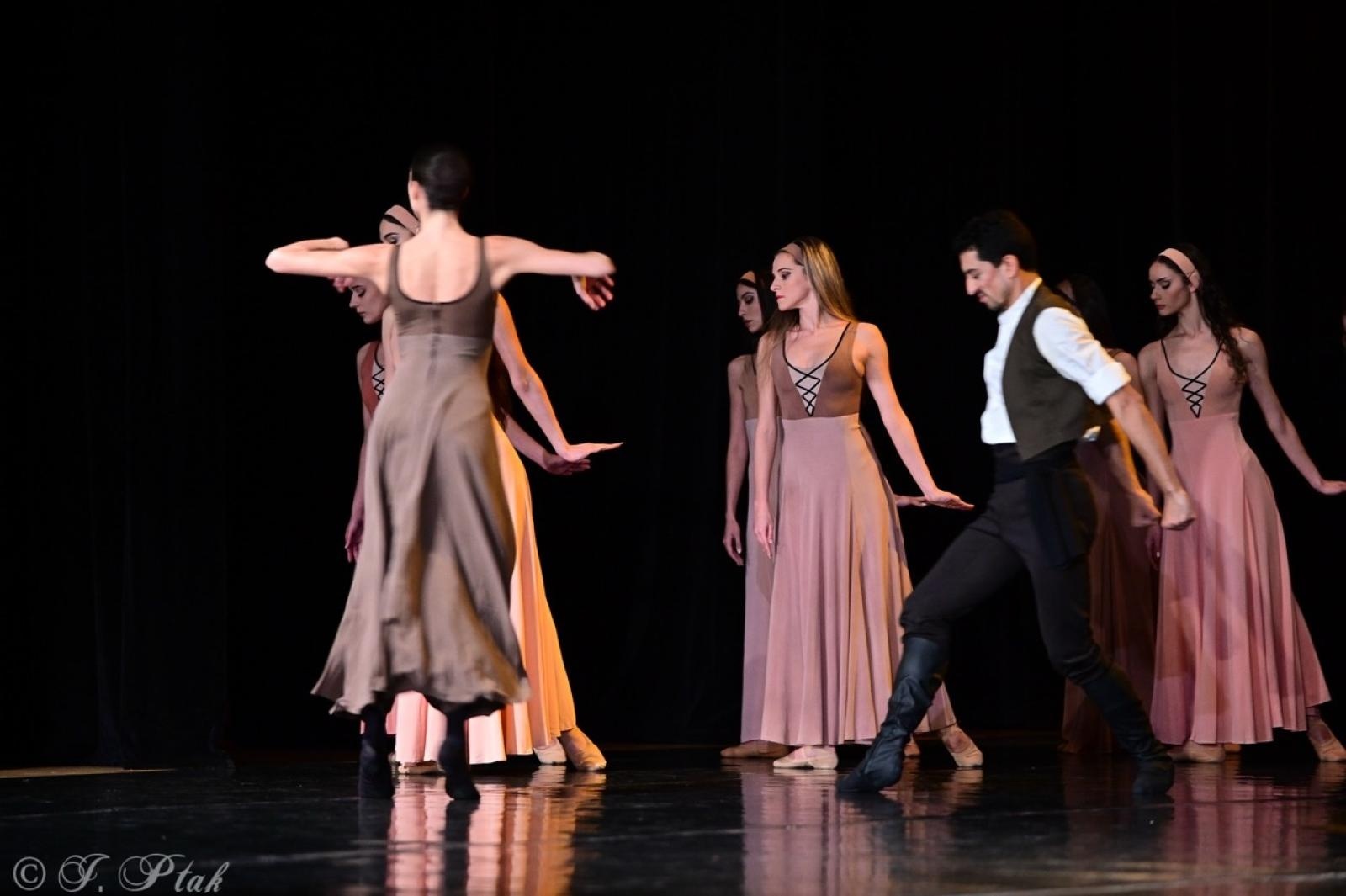 Zdjęcie w galerii na portalu naszraciborz.pl: Grek Zorba w wykonaniu Sofia Opera Ballet oczarował Racibórz wiadomości z regionu