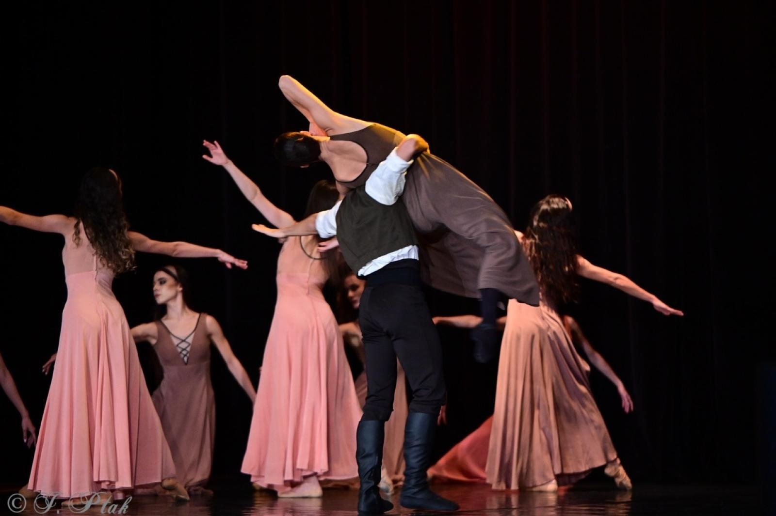 Zdjęcie w galerii na portalu naszraciborz.pl: Grek Zorba w wykonaniu Sofia Opera Ballet oczarował Racibórz wiadomości z regionu