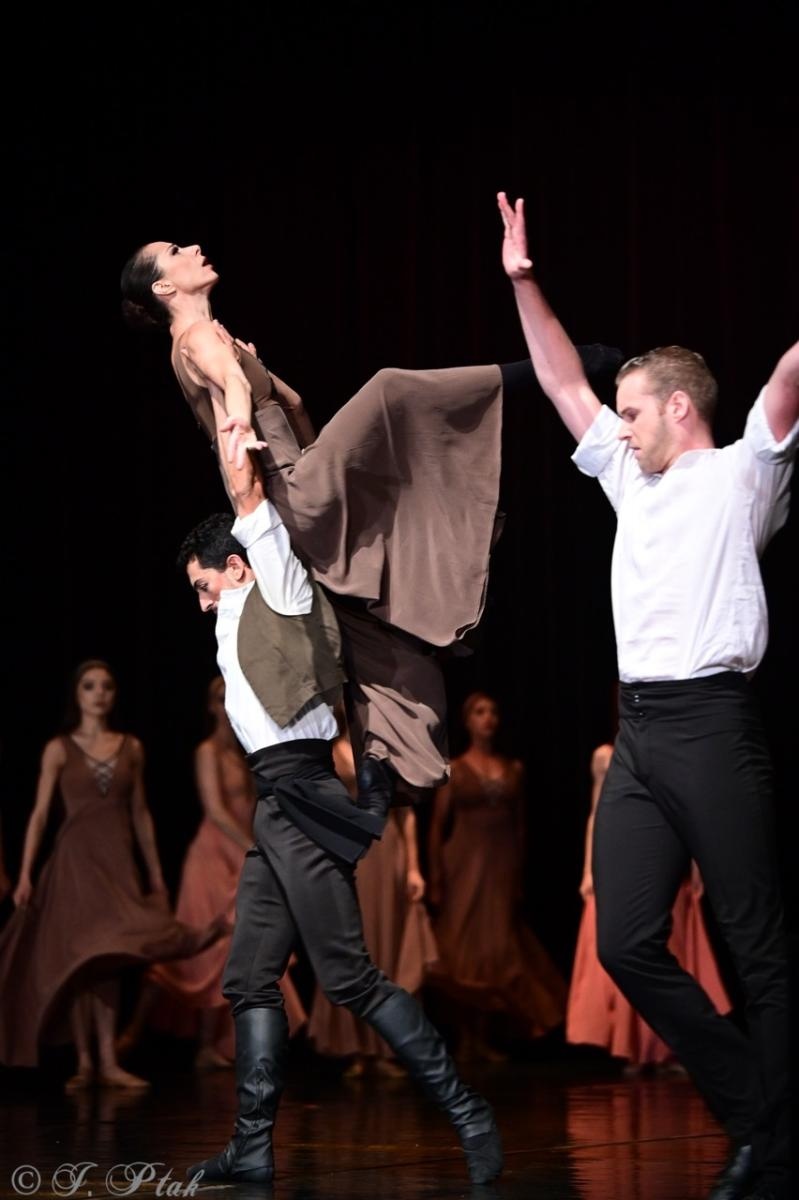 Zdjęcie w galerii na portalu naszraciborz.pl: Grek Zorba w wykonaniu Sofia Opera Ballet oczarował Racibórz wiadomości z regionu