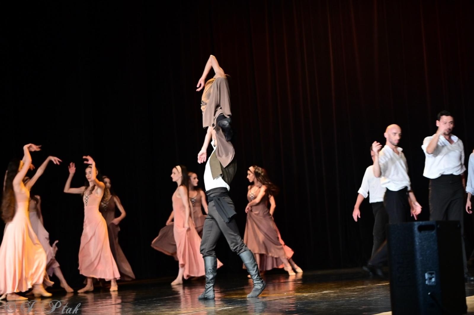 Zdjęcie w galerii na portalu naszraciborz.pl: Grek Zorba w wykonaniu Sofia Opera Ballet oczarował Racibórz wiadomości z regionu