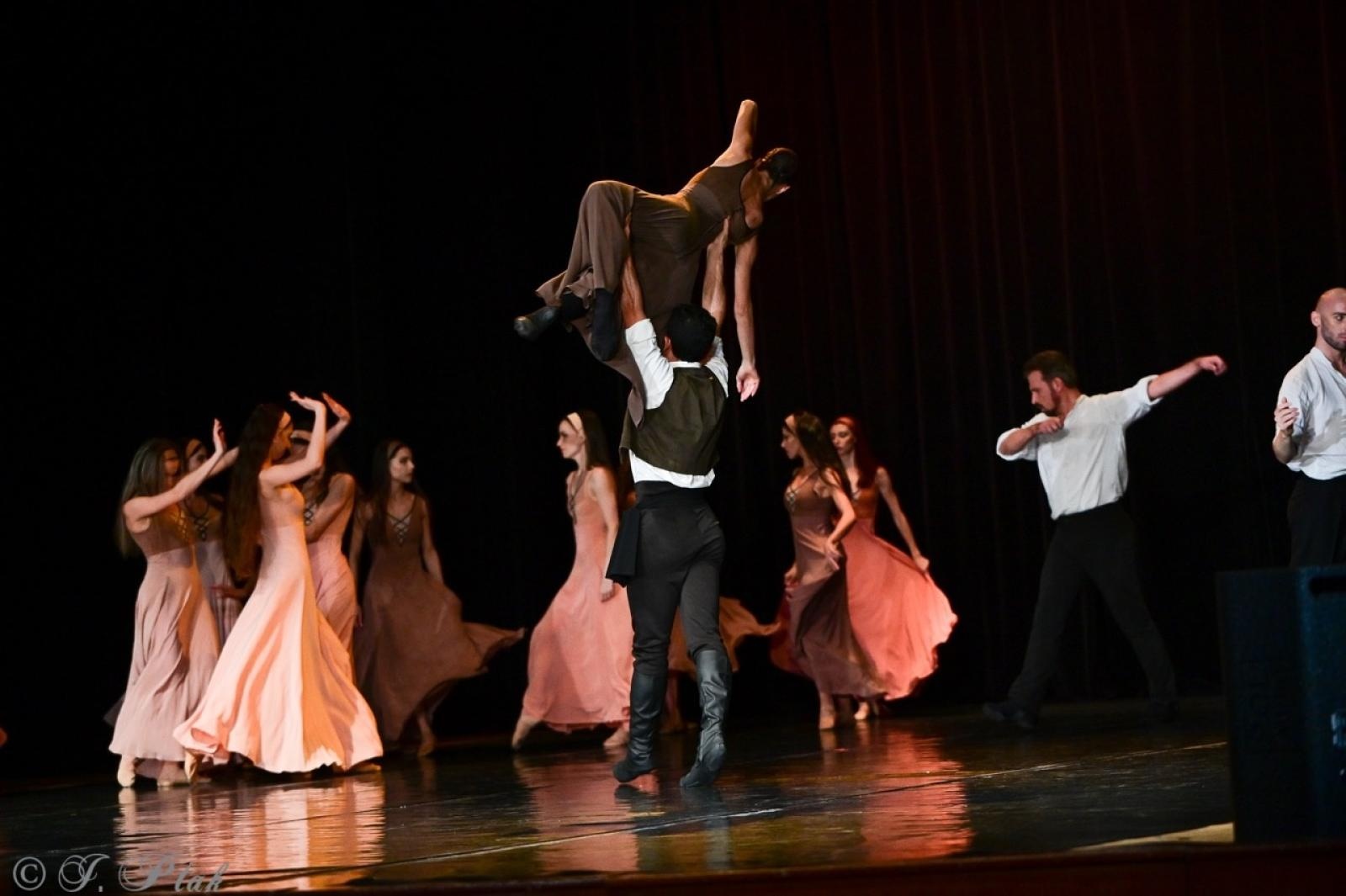 Zdjęcie w galerii na portalu naszraciborz.pl: Grek Zorba w wykonaniu Sofia Opera Ballet oczarował Racibórz wiadomości z regionu