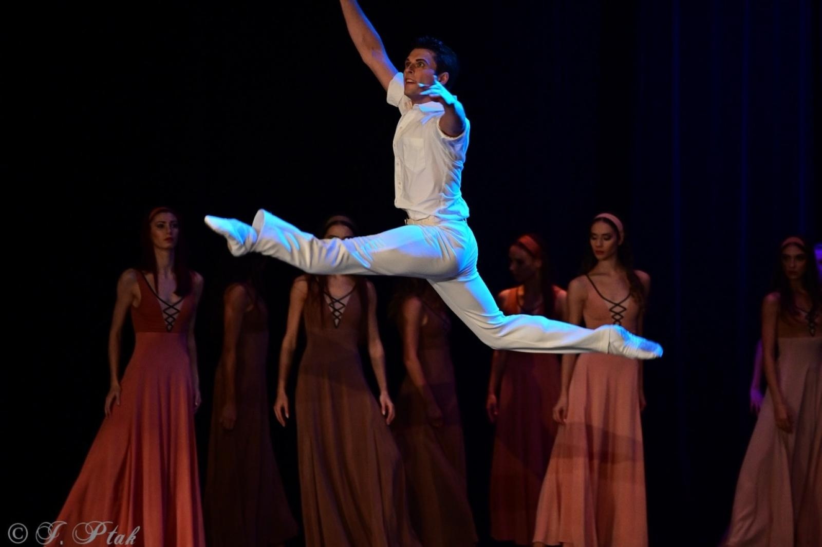 Zdjęcie w galerii na portalu naszraciborz.pl: Grek Zorba w wykonaniu Sofia Opera Ballet oczarował Racibórz wiadomości z regionu