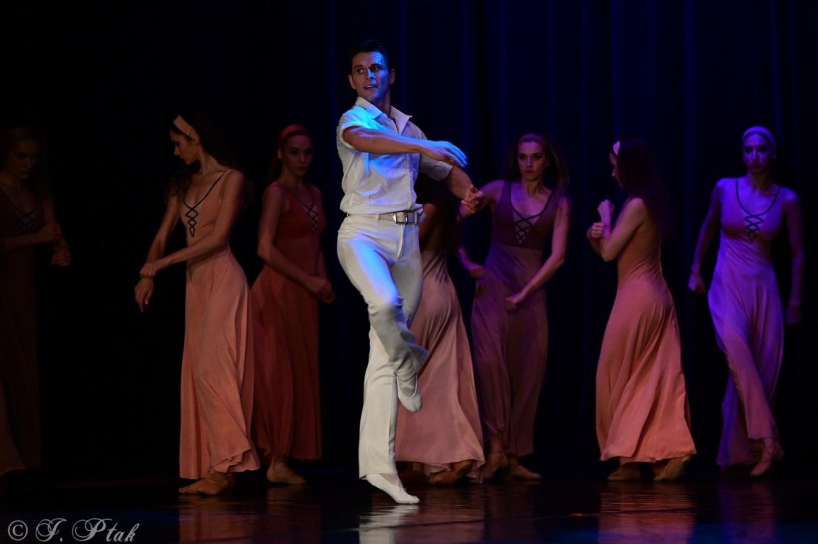 Zdjęcie w galerii na portalu naszraciborz.pl: Grek Zorba w wykonaniu Sofia Opera Ballet oczarował Racibórz wiadomości z regionu