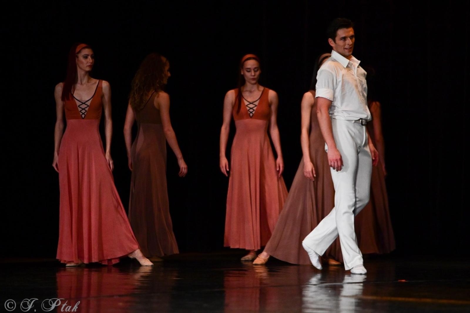 Zdjęcie w galerii na portalu naszraciborz.pl: Grek Zorba w wykonaniu Sofia Opera Ballet oczarował Racibórz wiadomości z regionu