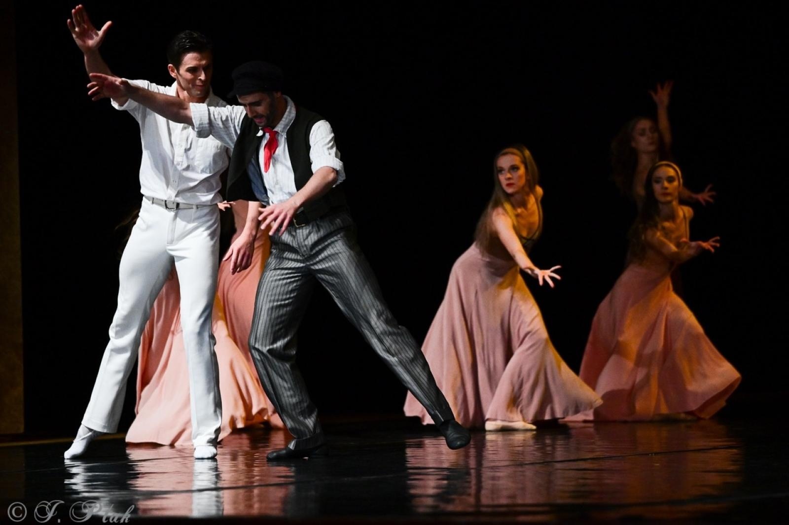 Zdjęcie w galerii na portalu naszraciborz.pl: Grek Zorba w wykonaniu Sofia Opera Ballet oczarował Racibórz wiadomości z regionu