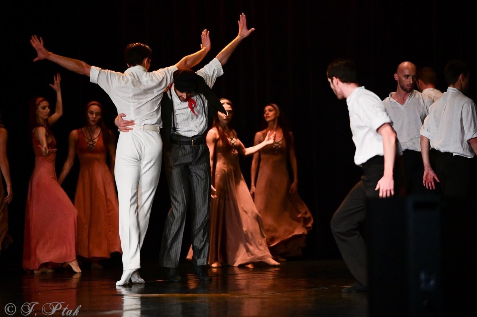 Zdjęcie w galerii na portalu naszraciborz.pl: Grek Zorba w wykonaniu Sofia Opera Ballet oczarował Racibórz wiadomości z regionu