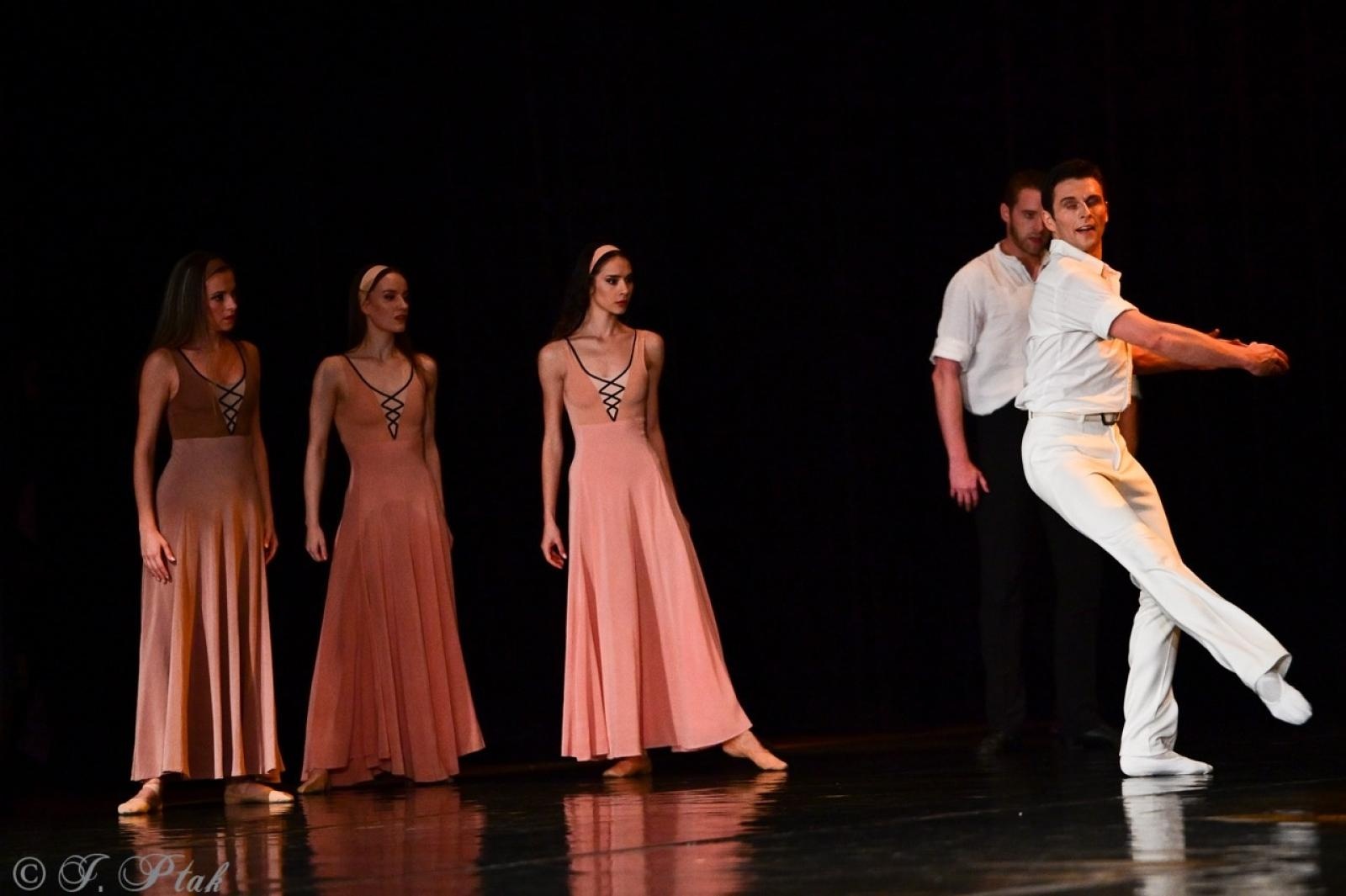 Zdjęcie w galerii na portalu naszraciborz.pl: Grek Zorba w wykonaniu Sofia Opera Ballet oczarował Racibórz wiadomości z regionu