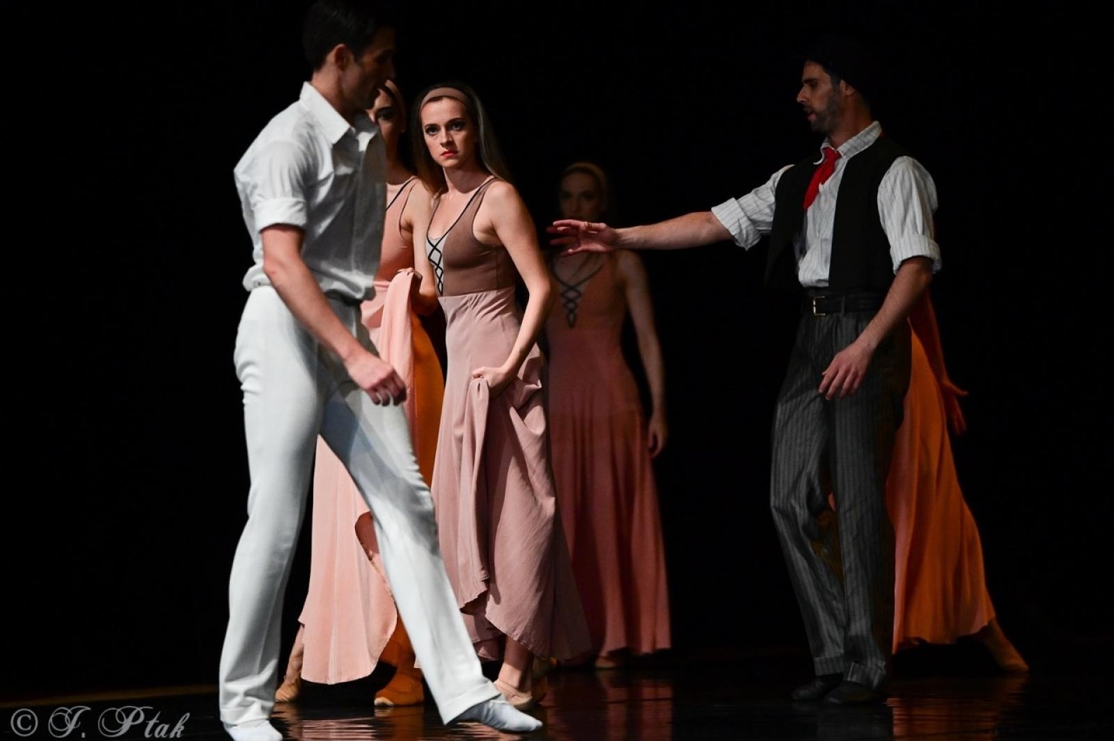 Zdjęcie w galerii na portalu naszraciborz.pl: Grek Zorba w wykonaniu Sofia Opera Ballet oczarował Racibórz wiadomości z regionu