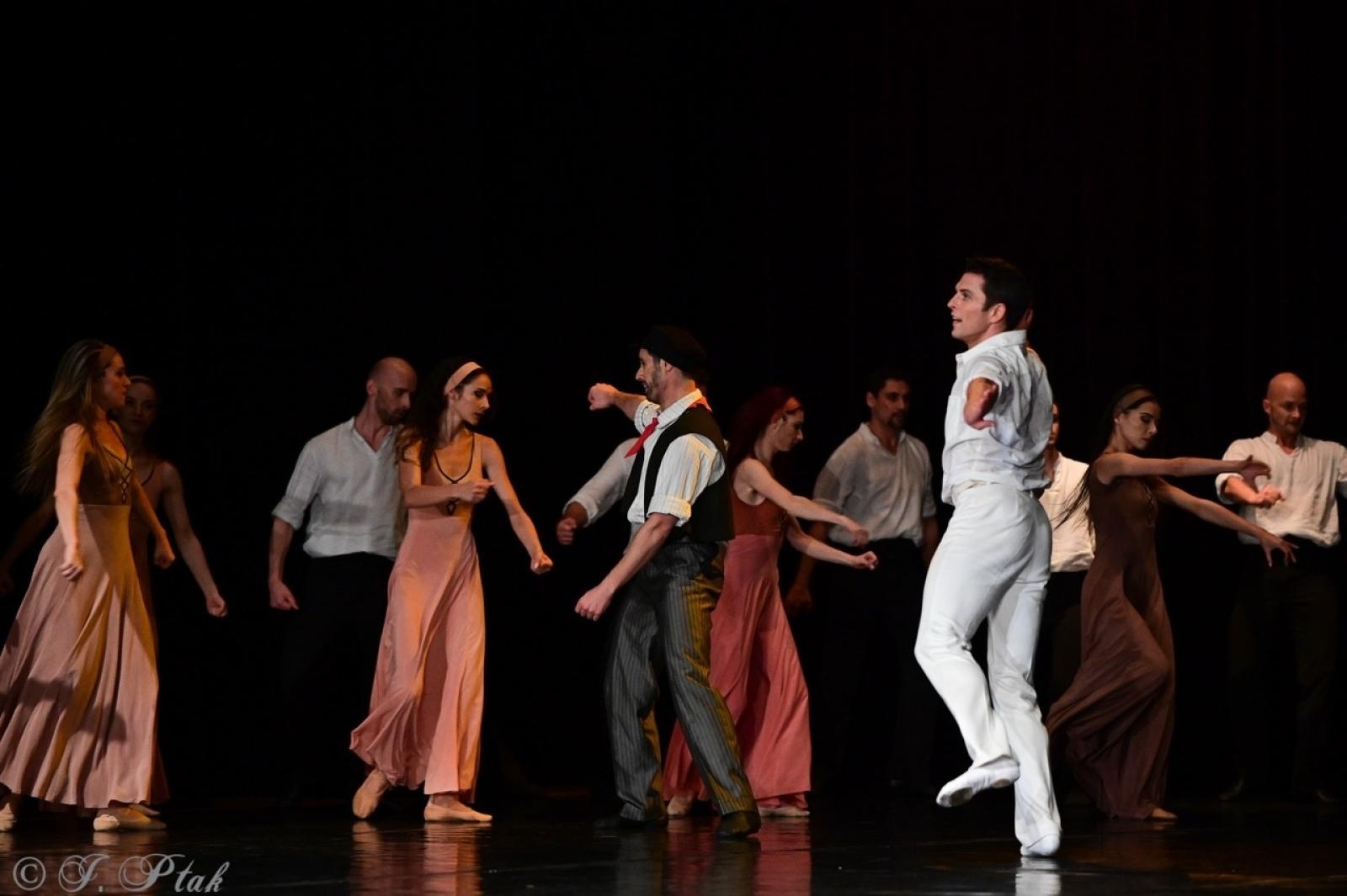 Zdjęcie w galerii na portalu naszraciborz.pl: Grek Zorba w wykonaniu Sofia Opera Ballet oczarował Racibórz wiadomości z regionu