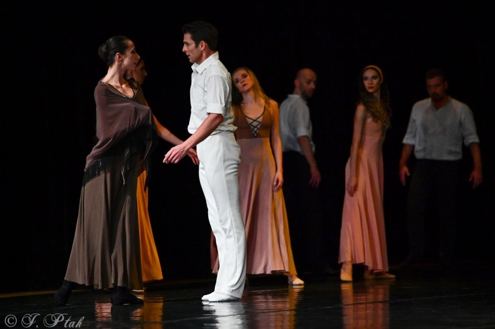 Zdjęcie w galerii na portalu naszraciborz.pl: Grek Zorba w wykonaniu Sofia Opera Ballet oczarował Racibórz wiadomości z regionu