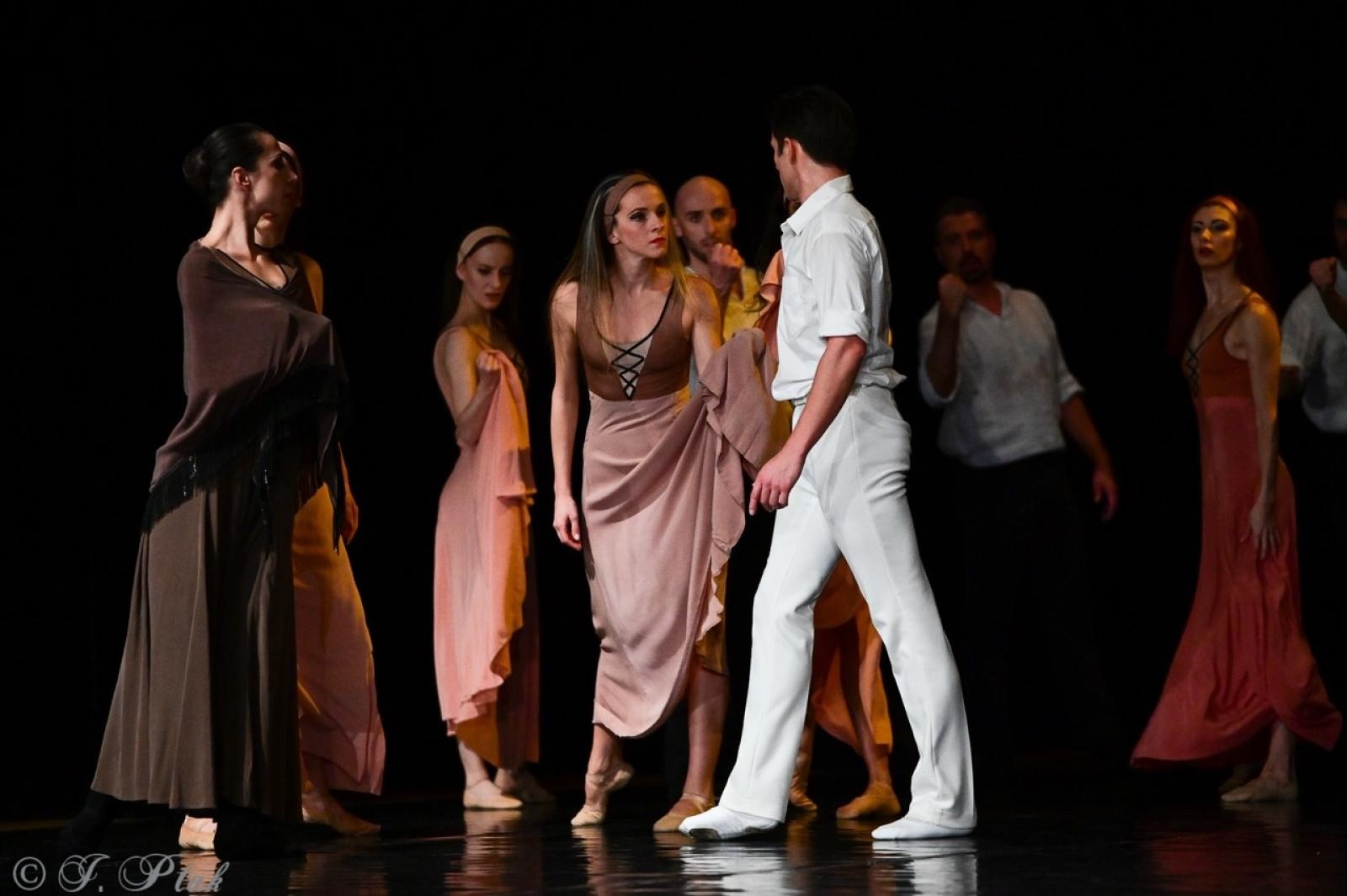 Zdjęcie w galerii na portalu naszraciborz.pl: Grek Zorba w wykonaniu Sofia Opera Ballet oczarował Racibórz wiadomości z regionu