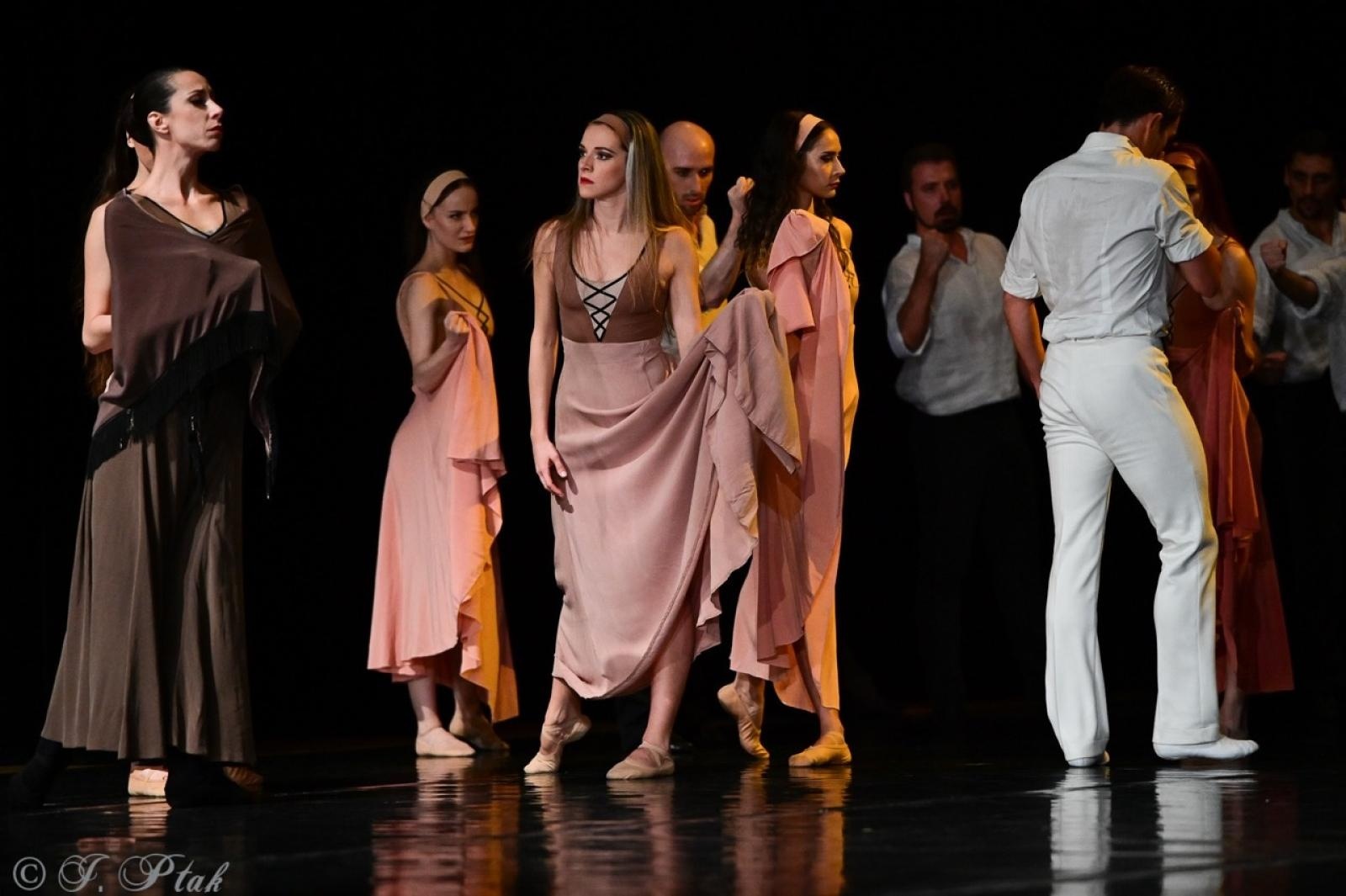 Zdjęcie w galerii na portalu naszraciborz.pl: Grek Zorba w wykonaniu Sofia Opera Ballet oczarował Racibórz wiadomości z regionu