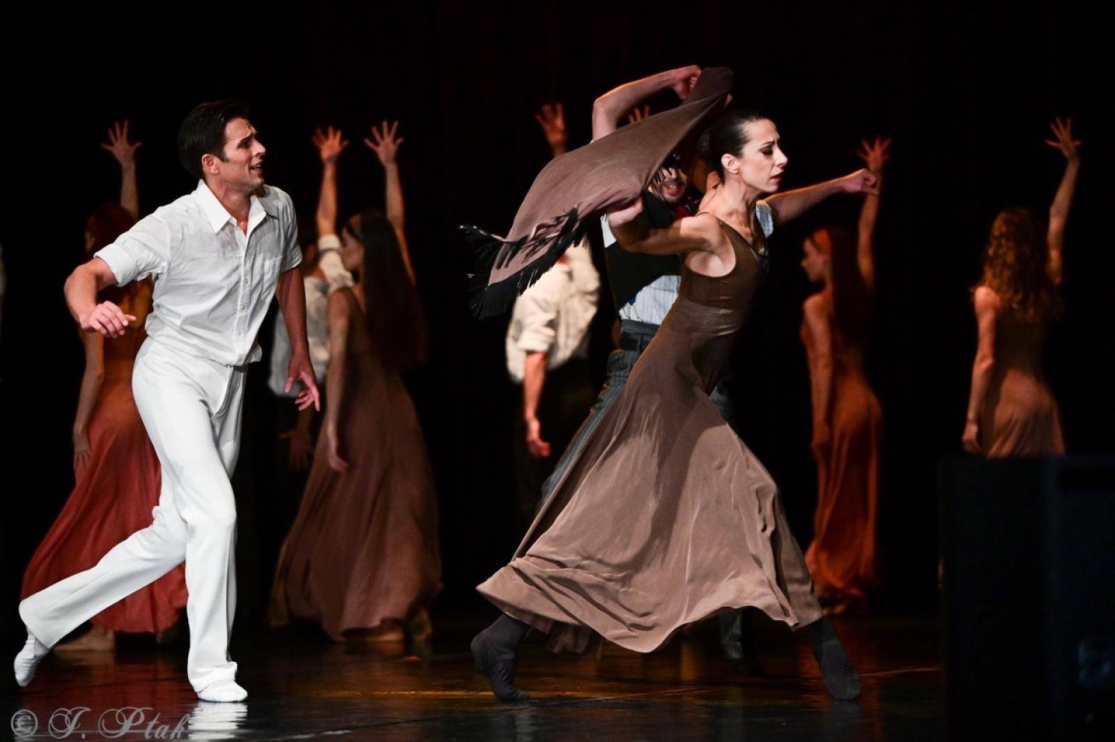 Zdjęcie w galerii na portalu naszraciborz.pl: Grek Zorba w wykonaniu Sofia Opera Ballet oczarował Racibórz wiadomości z regionu