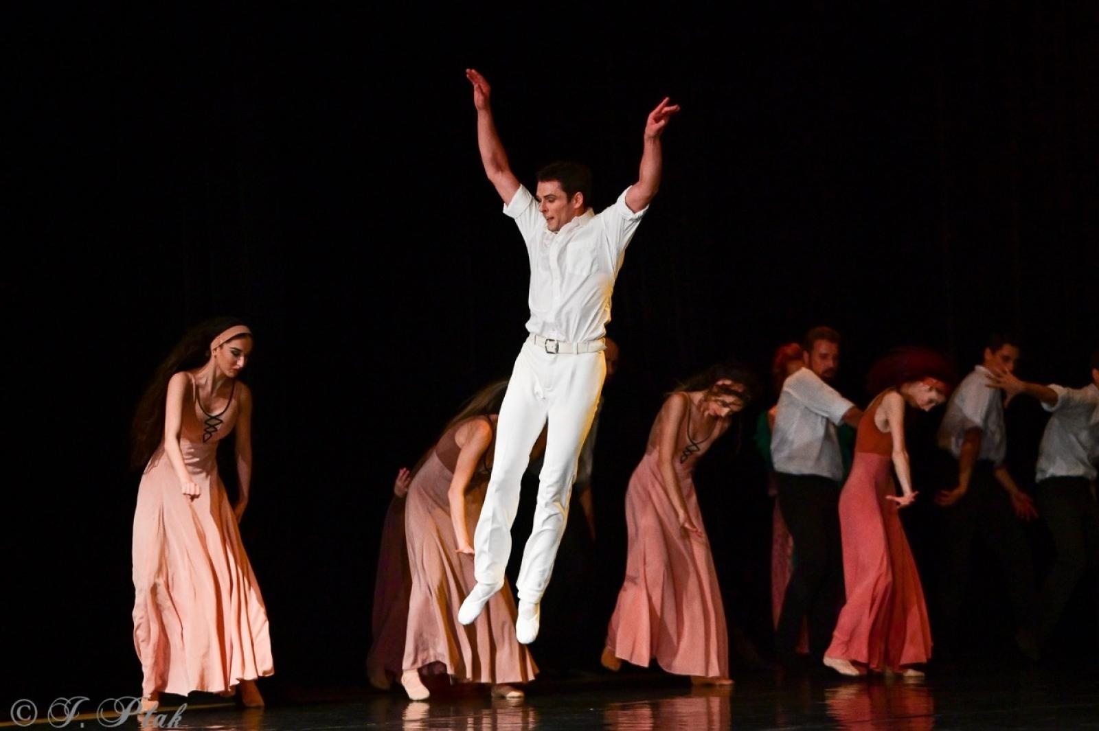 Zdjęcie w galerii na portalu naszraciborz.pl: Grek Zorba w wykonaniu Sofia Opera Ballet oczarował Racibórz wiadomości z regionu