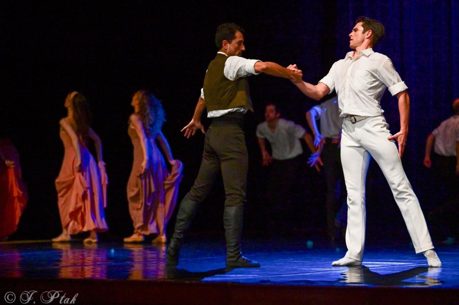 Zdjęcie w galerii na portalu naszraciborz.pl: Grek Zorba w wykonaniu Sofia Opera Ballet oczarował Racibórz wiadomości z regionu