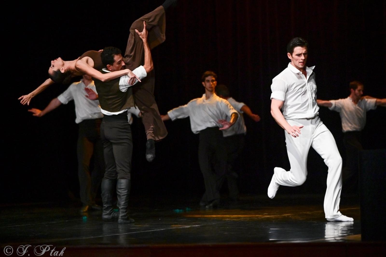 Zdjęcie w galerii na portalu naszraciborz.pl: Grek Zorba w wykonaniu Sofia Opera Ballet oczarował Racibórz wiadomości z regionu