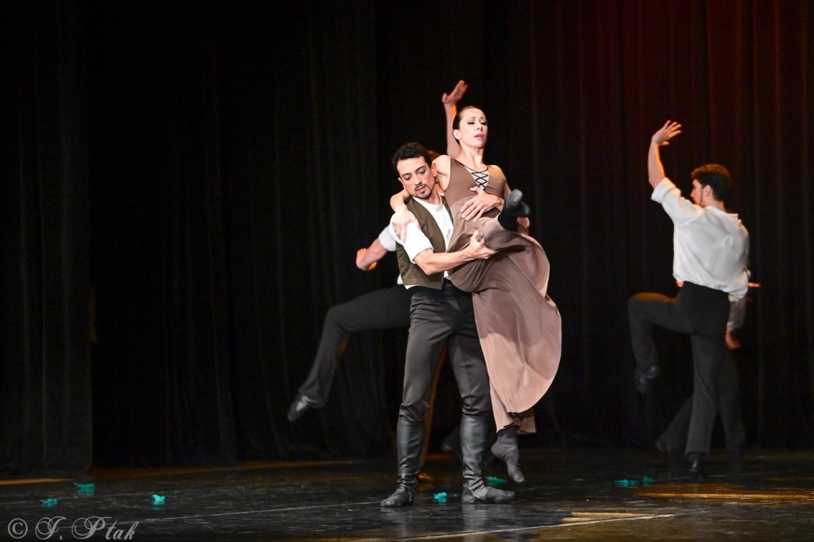 Zdjęcie w galerii na portalu naszraciborz.pl: Grek Zorba w wykonaniu Sofia Opera Ballet oczarował Racibórz wiadomości z regionu