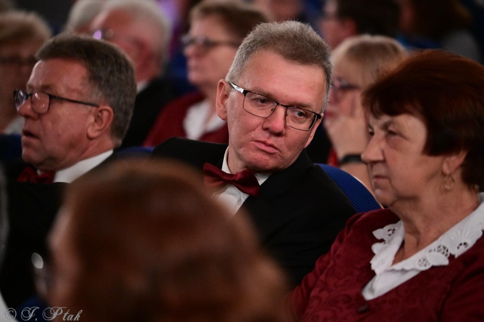 Zdjęcie w galerii na portalu naszraciborz.pl: Co nam w duszy gra – chóralne dźwięki wypełniły Strzechę wiadomości z regionu