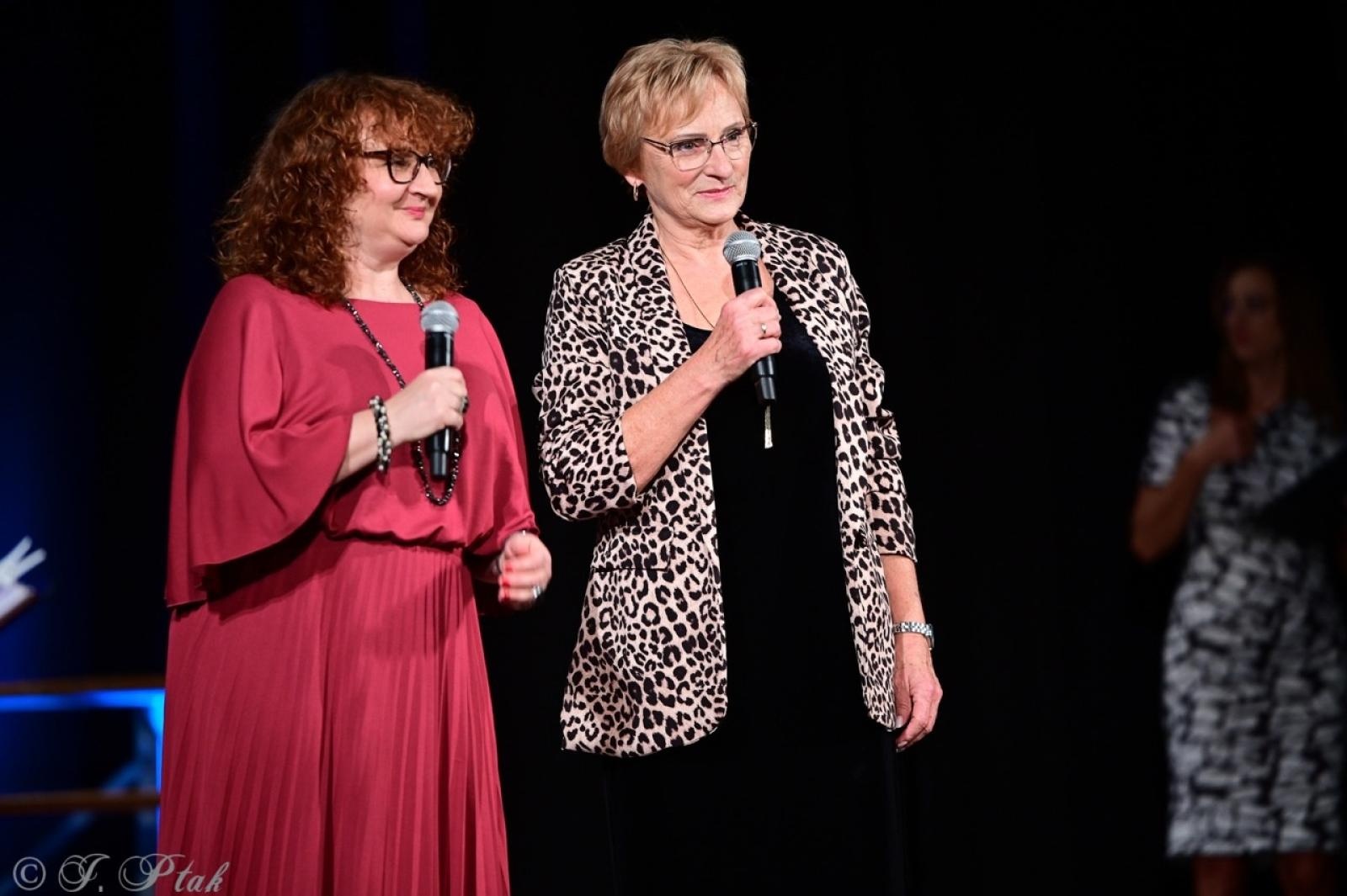 Zdjęcie w galerii na portalu naszraciborz.pl: Co nam w duszy gra – chóralne dźwięki wypełniły Strzechę wiadomości z regionu