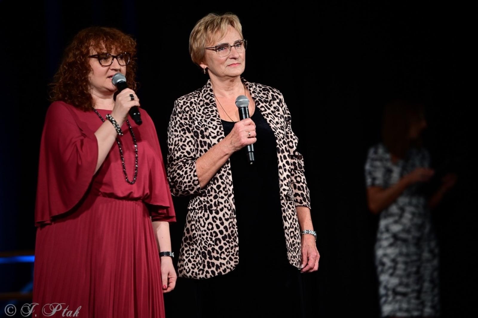 Zdjęcie w galerii na portalu naszraciborz.pl: Co nam w duszy gra – chóralne dźwięki wypełniły Strzechę wiadomości z regionu