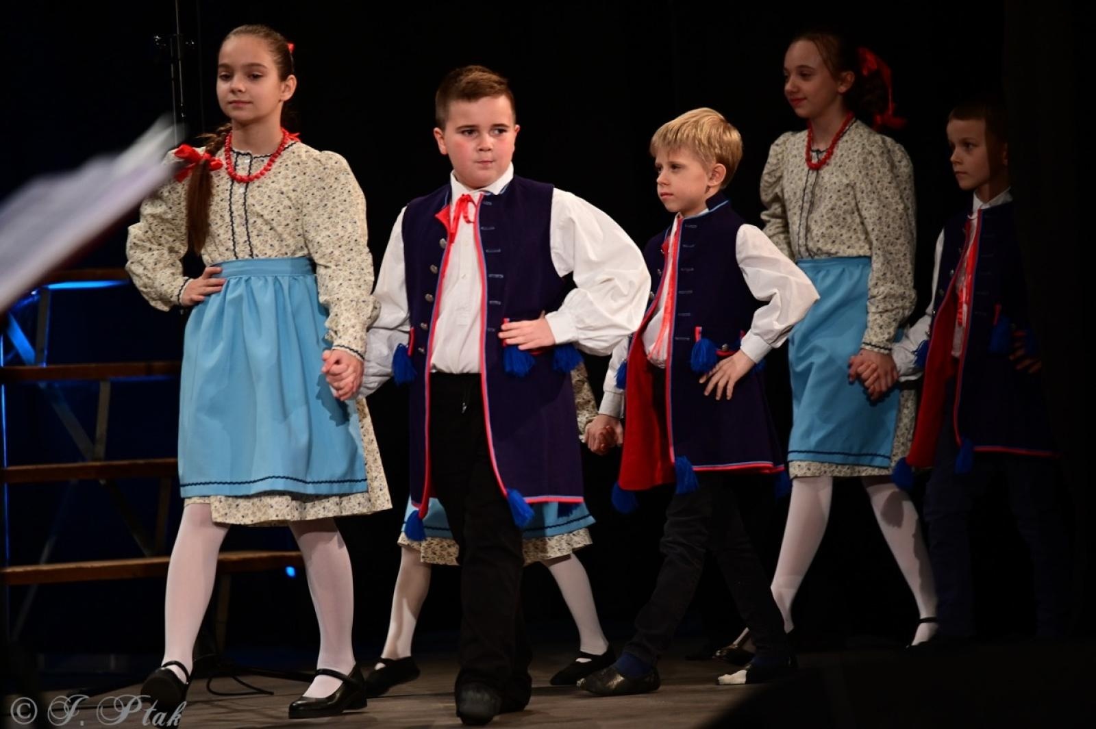 Zdjęcie w galerii na portalu naszraciborz.pl: Co nam w duszy gra – chóralne dźwięki wypełniły Strzechę wiadomości z regionu