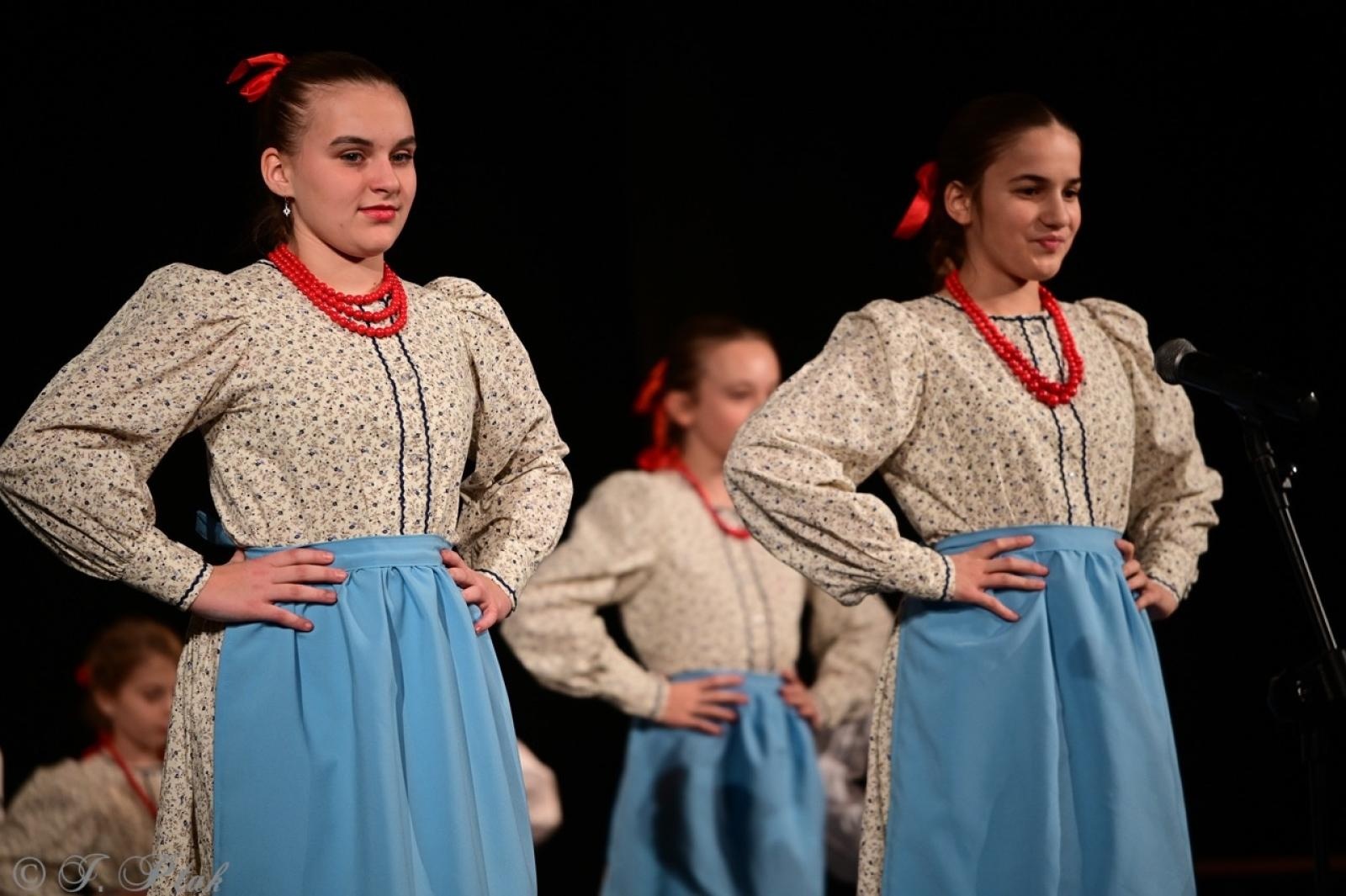 Zdjęcie w galerii na portalu naszraciborz.pl: Co nam w duszy gra – chóralne dźwięki wypełniły Strzechę wiadomości z regionu