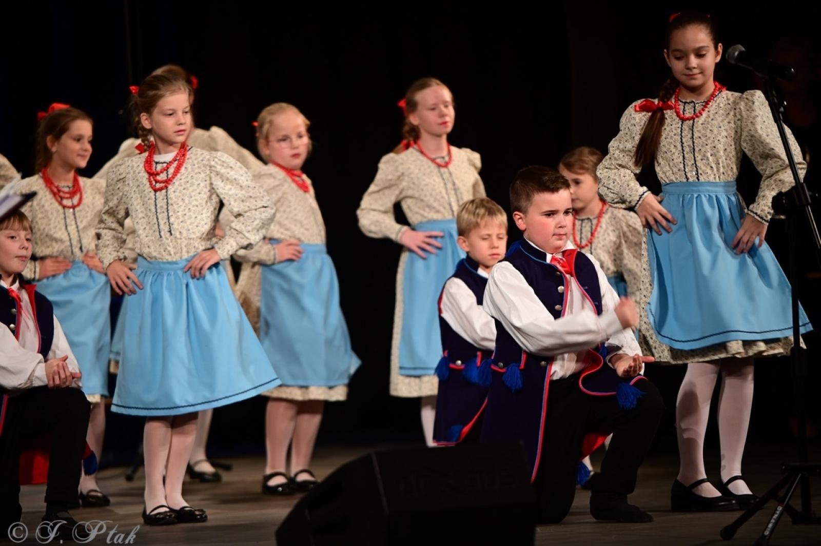 Zdjęcie w galerii na portalu naszraciborz.pl: Co nam w duszy gra – chóralne dźwięki wypełniły Strzechę wiadomości z regionu