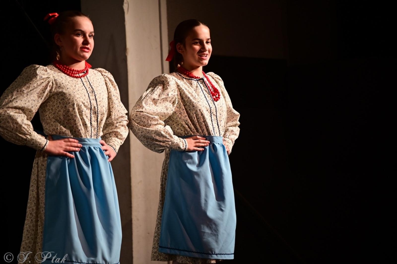 Zdjęcie w galerii na portalu naszraciborz.pl: Co nam w duszy gra – chóralne dźwięki wypełniły Strzechę wiadomości z regionu