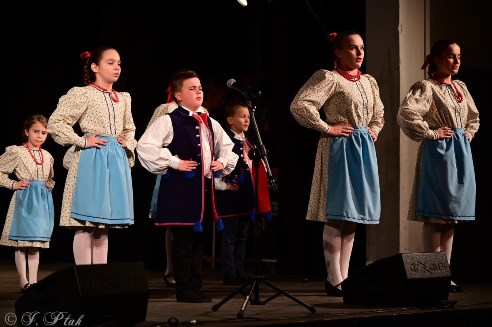 Zdjęcie w galerii na portalu naszraciborz.pl: Co nam w duszy gra – chóralne dźwięki wypełniły Strzechę wiadomości z regionu