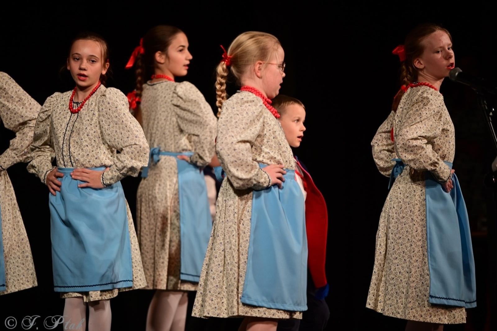 Zdjęcie w galerii na portalu naszraciborz.pl: Co nam w duszy gra – chóralne dźwięki wypełniły Strzechę wiadomości z regionu